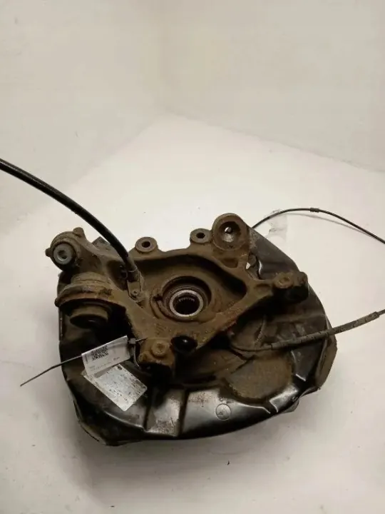 BMW Taka-oikea pyörännavan OEM 0002344670 - Käytetty image 4