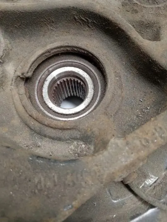 BMW Taka-oikea pyörännavan OEM 0002344670 - Käytetty image 5