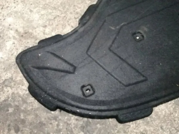 Isolation de capot Audi 4G0869825 3.0L diesel 2012 image 3