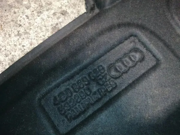 Isolation de capot Audi 4G0869825 3.0L diesel 2012 image 4