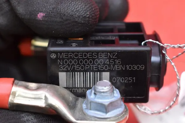 Battery Fuse N000000004516 Mercedes GL X164 3.0 CDI image 8