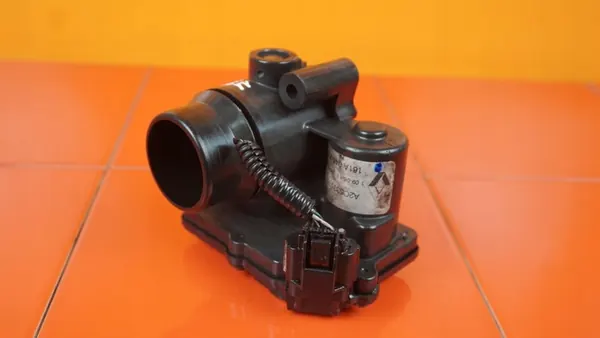 Drosselklappe Renault Megane III Scenic H8201061908 image 4