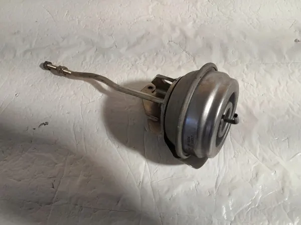 Actuador Turbo BMW OEM 8570244 - Usado image 2