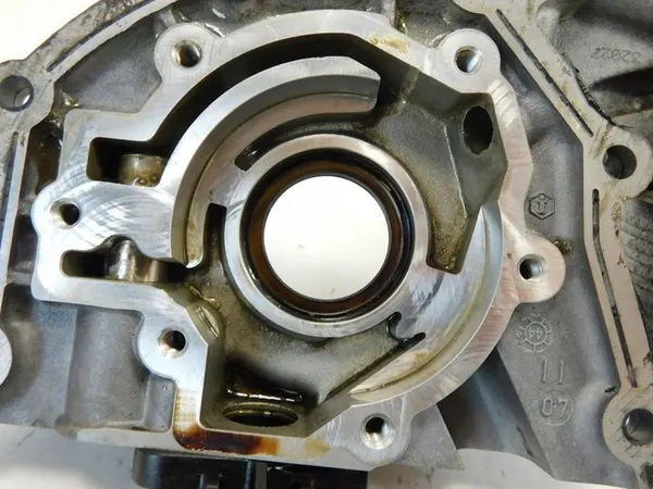 Olje pump kylare Renault Clio III 1.2 16V TCE Turbo image 10