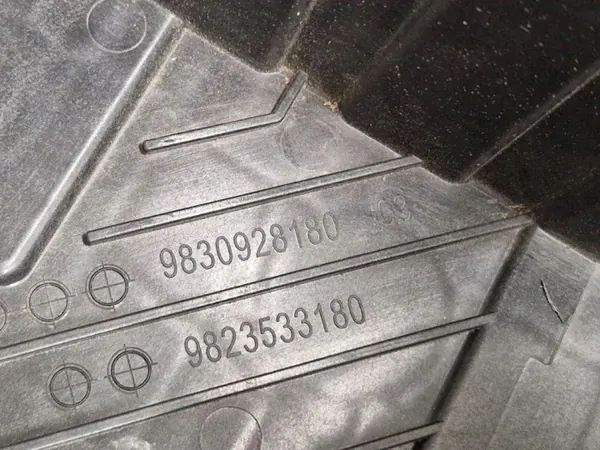 Base da bateria Peugeot OE 9830928180 - Usado image 7