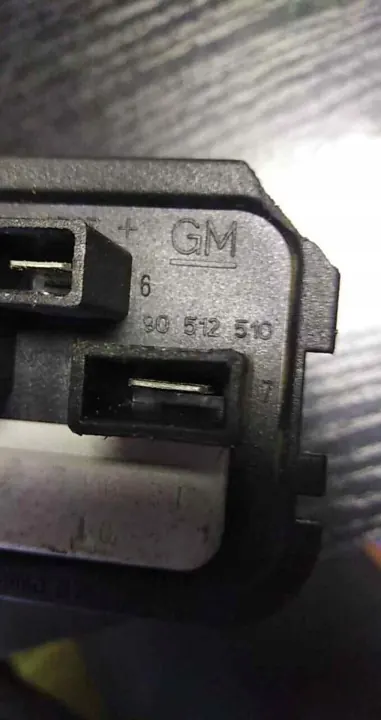 Opel Astra H Puhallinvastus OEM 90512510 image 3