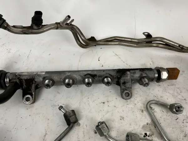 Audi A4/S4 B8 inspuitset OEM 03L130089A image 9
