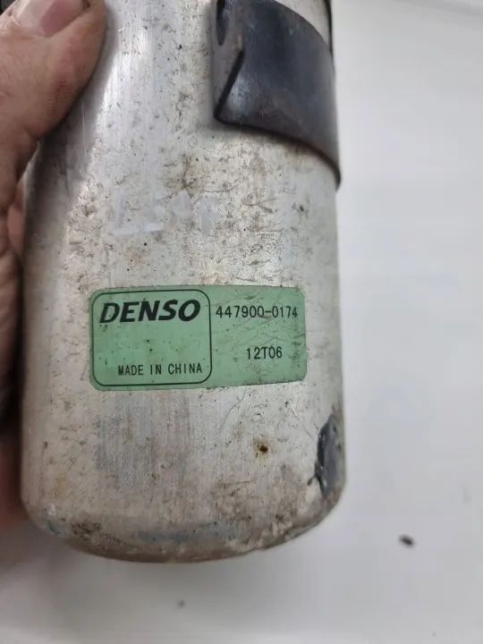 Secador AC Nissan OEM 4479000174 - Usado image 5