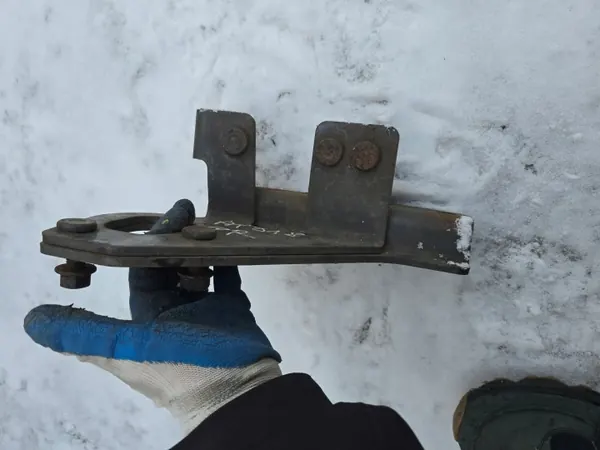 OEM 9703100753 EM Cab Suspension Bracket Right image 3