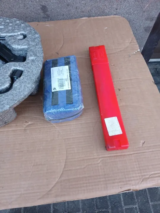 Kia OE Anhängerkupplung, Wagenheber & Verbandskasten OEM image 5