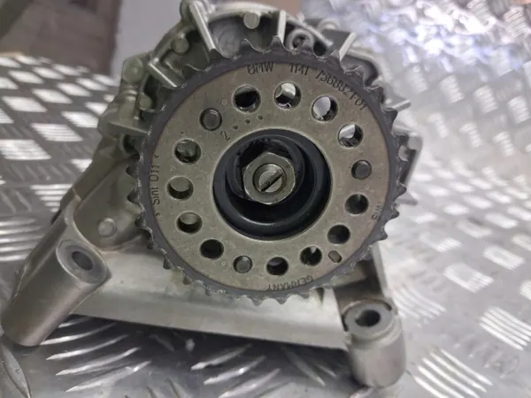 Oljepump BMW 5 (F10) 7643256 4.4L 330kW 2014 image 3