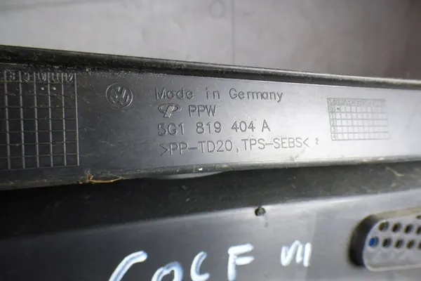 Volkswagen Golf VII obere rechte Windschutzscheibe OEM 5G1819404A image 4
