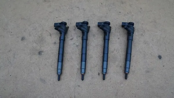 Injetor de combustível VW GOLF Audi Q2 SKODA 1.6 TDI 04L130277AN image 1