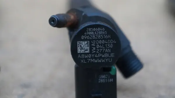 Injetor de combustível VW GOLF Audi Q2 SKODA 1.6 TDI 04L130277AN image 2