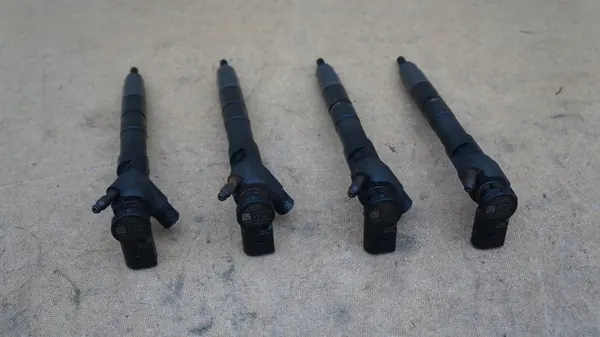 Injetor de combustível VW GOLF Audi Q2 SKODA 1.6 TDI 04L130277AN image 3