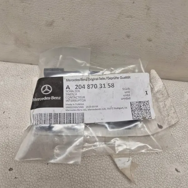 OEM A2048703158 Motorhuvelås Sensor Skydd - Begagnad image 2