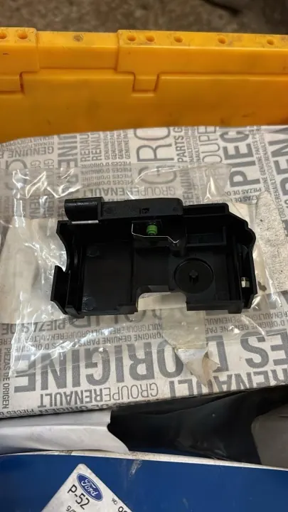 OEM A2048703158 Motorhuvelås Sensor Skydd - Begagnad image 3