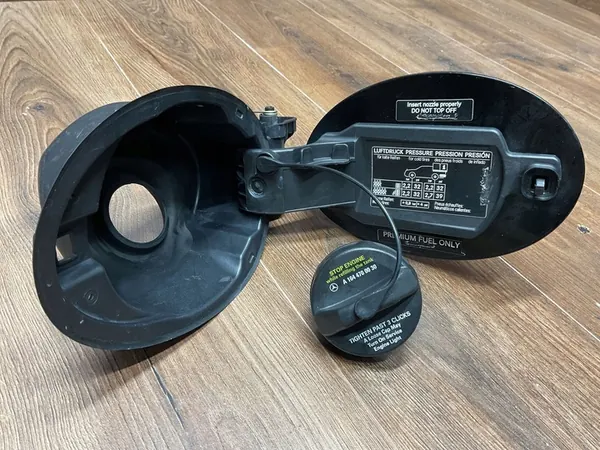 Bränsletanklock Mercedes ML W164 image 2