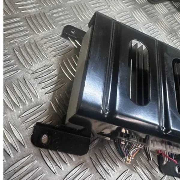 Jaguar Förstärkare OEM GX73-19C164-RE Begagnad image 4