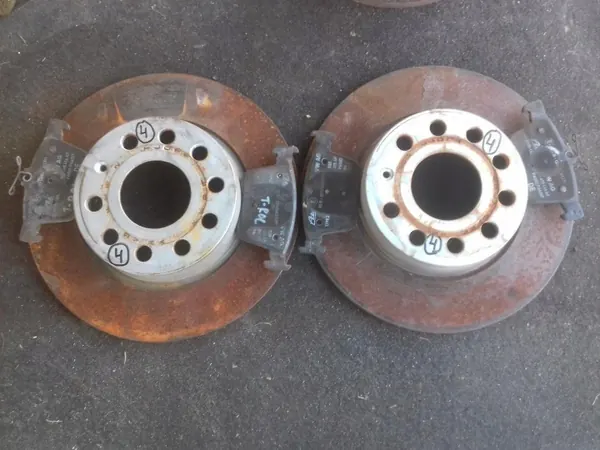 Discos y Pastillas de Freno OEM 14352941309 VW T-Roc image 2