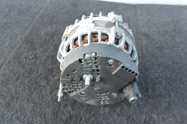 Vaihtovirtageneraattori 2.0TDI VW Passat B7 B8 image 2