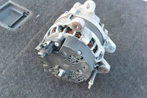 Vaihtovirtageneraattori 2.0TDI VW Passat B7 B8 image 4