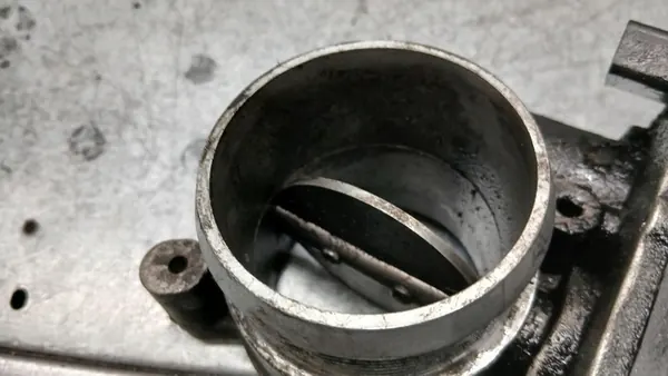 Corpo de borboleta Audi A8 D3 3.0 TDI 2005-2007 OE 059145950A image 8