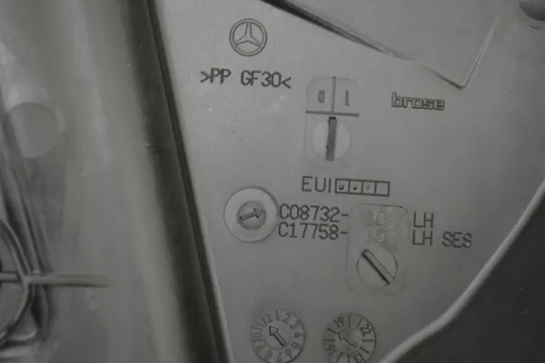 Plaque d'insonorisation Mercedes C205 pour vérin de porte OEM 205000000.CZESCIGORA image 4