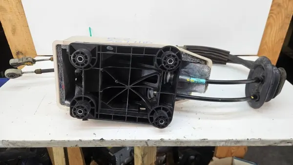 OEM 9680602580 Isolation Levier Vitesse Peugeot 308 SW image 6