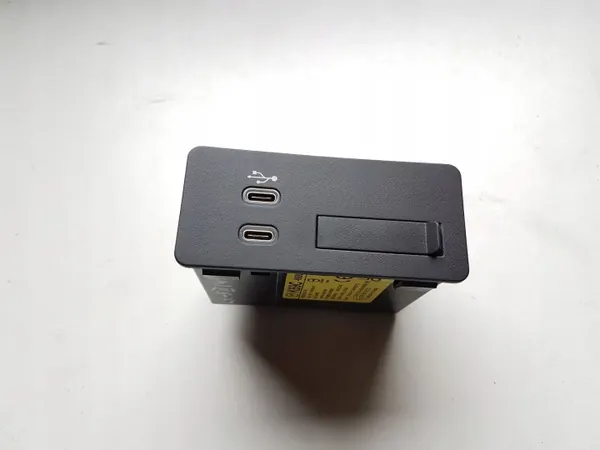 Prise USB Mazda CX-5 OEM K69C669U0 - Occasion image 2