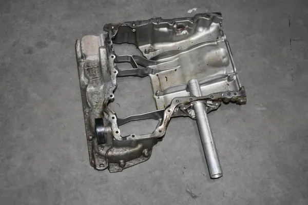 Carter d'huile Porsche OEM d'occasion pour Panamera 971 image 2