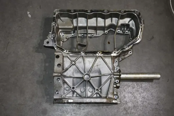 Carter d'huile Porsche OEM d'occasion pour Panamera 971 image 4