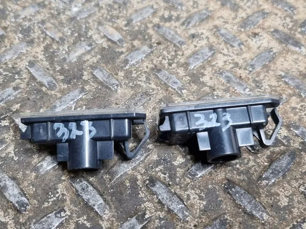 Luz de placa Jeep Grand Cherokee 2018 68228927AA image 2