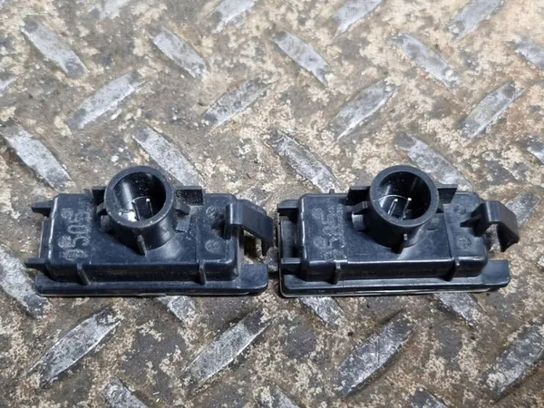 Luz de placa Jeep Grand Cherokee 2018 68228927AA image 3