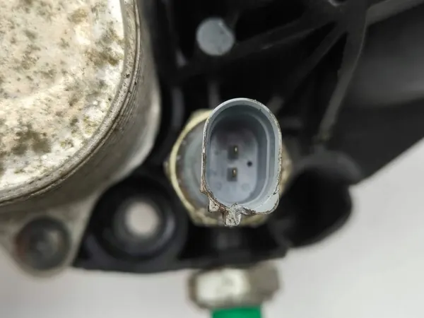 Audi A4 S4 B9 2017 Olje Filter Fäste image 3