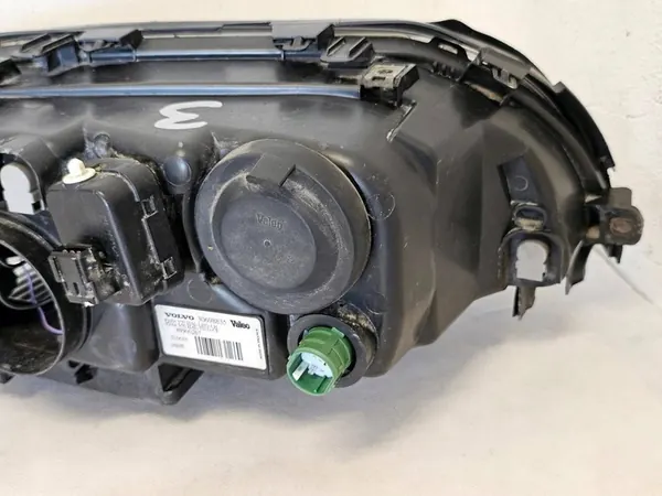Vasen Etuvalaisin Volvo S60 V70 XC70 Lift 30698835 image 10