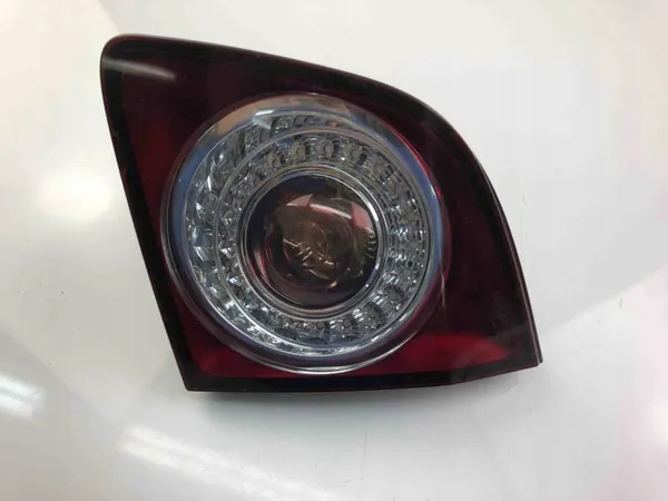 Luz de maletero izquierda VW GOLF PLUS 5M0945094S image 2
