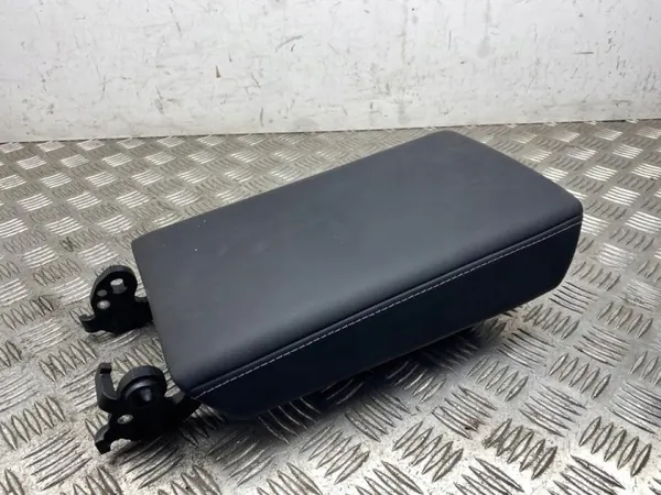 Apoio de Braço Tesla Model Y OEM 158288600B - Usado image 2