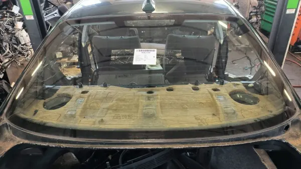BMW Takaikkuna X6 F16 - OEM BMW image 2