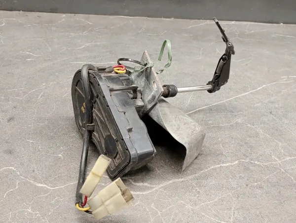 Motor farol esquerdo dianteiro Saab 900 OEM 0390206709 image 7