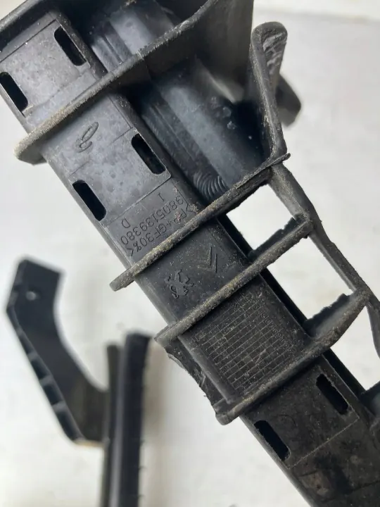Guide de Vitre Porte Droite Arrière OEM 9805139380 9675911480 image 3