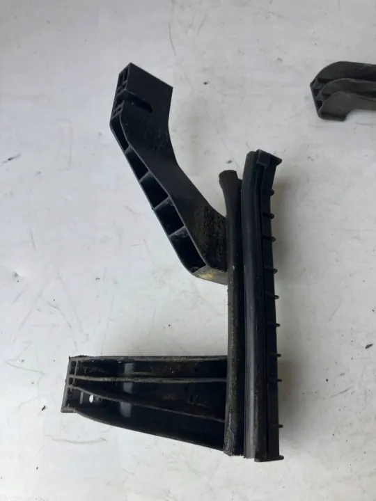 Guide de Vitre Porte Droite Arrière OEM 9805139380 9675911480 image 4