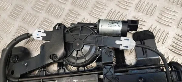 Moteur de siège avant gauche Audi A7 Sportback OEM 5N0881880G image 4