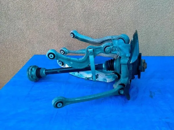 Audi Q7 Fjäderbensarm OEM 310126173915 vänster bak image 2