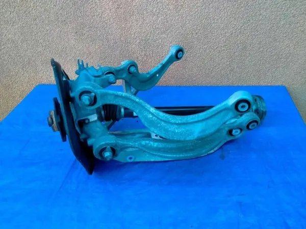 Audi Q7 Fjäderbensarm OEM 310126173915 vänster bak image 7