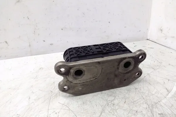 Oljefilterfäste VOLVO S80 II 30751937 image 4