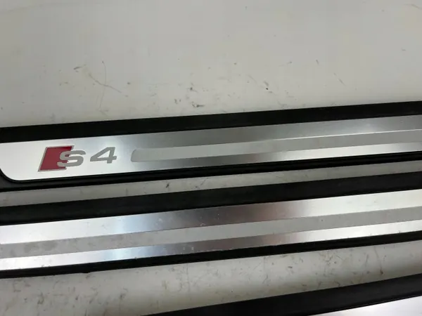 OEM 8K0853374 Vordere rechte Türschwellerleiste image 3