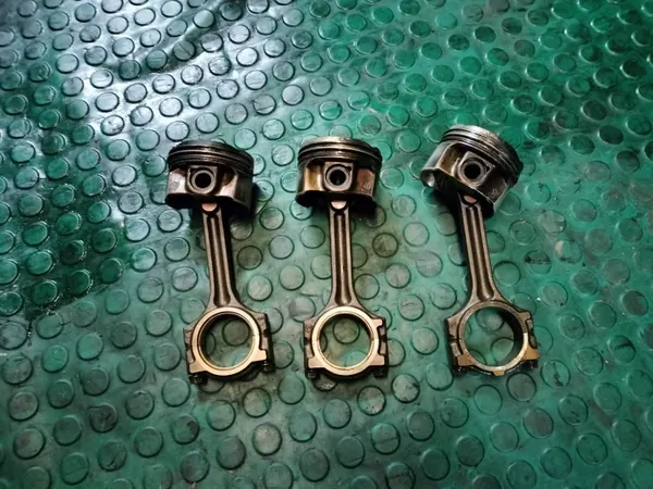 Dacia OE Kolben & Pleuel Set OEM h5f 72l71 68011 image 2
