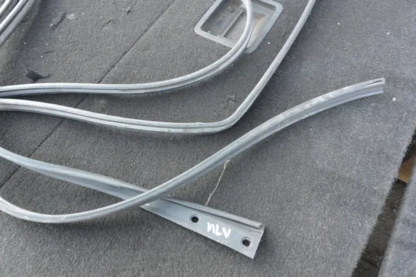 Joint de Carrosserie Gauche Droite Mercedes ML 164 image 4