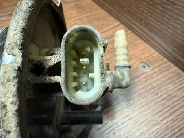 Bränslefilterfäste OEM 504055611 för Iveco Daily 3:e generation image 6